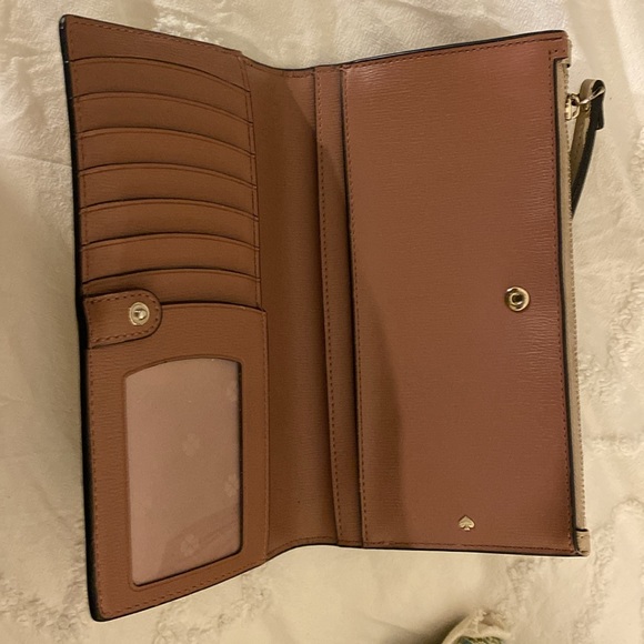 Kate spade wristlet - Picture 2 of 4